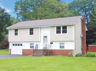 38 Barmore Dr W, Stamford, CT 06905