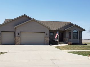 2010 Jashalita Dr, Nevada, IA 50201