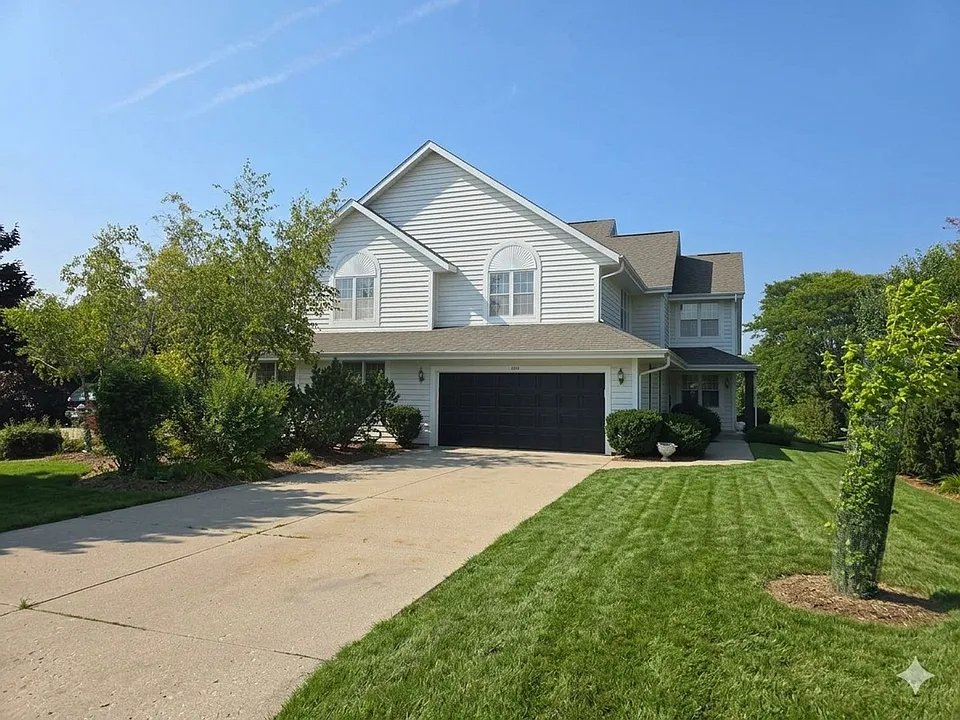 3205 S Ridgecrest Ct