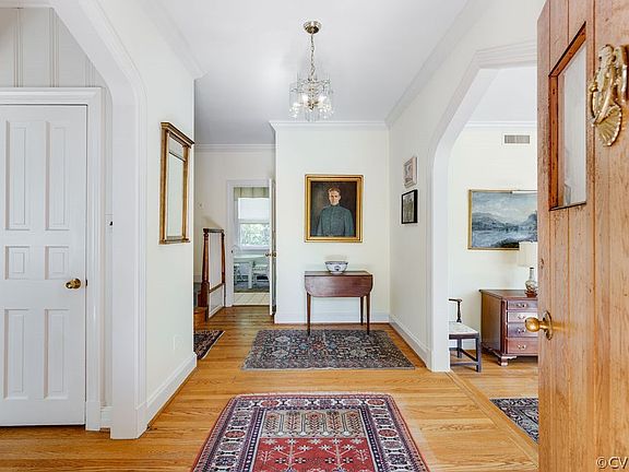 5th image of 8 Oak Ln