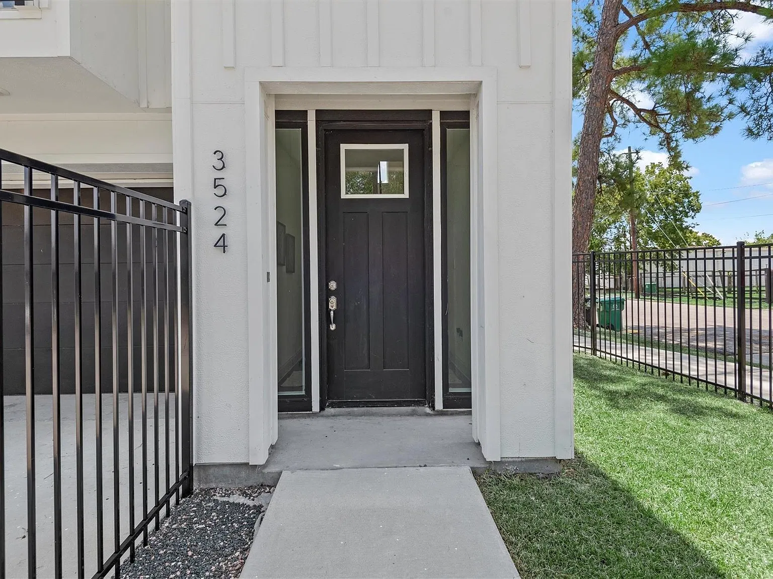 3 bed, 3.5 bath, 2247 sqft, $2,800 — Photo 3