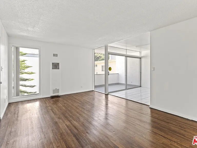 1233 Barry Ave #201 — Photo 7