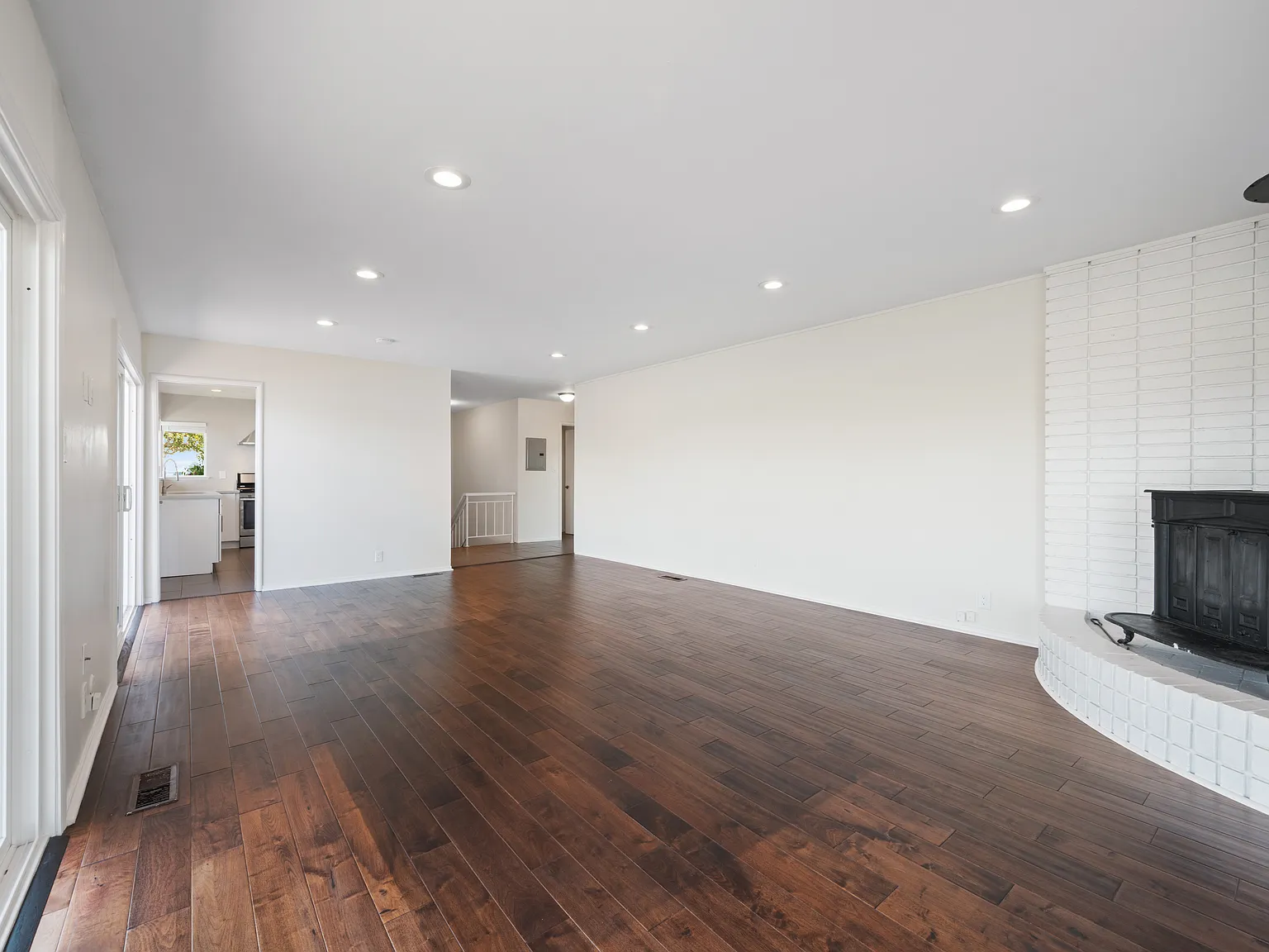 2 bed, 1.5 bath, $6,495 — Photo 2