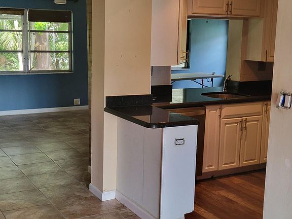 4th image of 4401 NW 48th Avenue