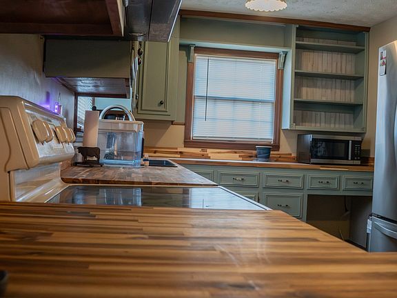 2nd image of 1992 Locke Bend Rd