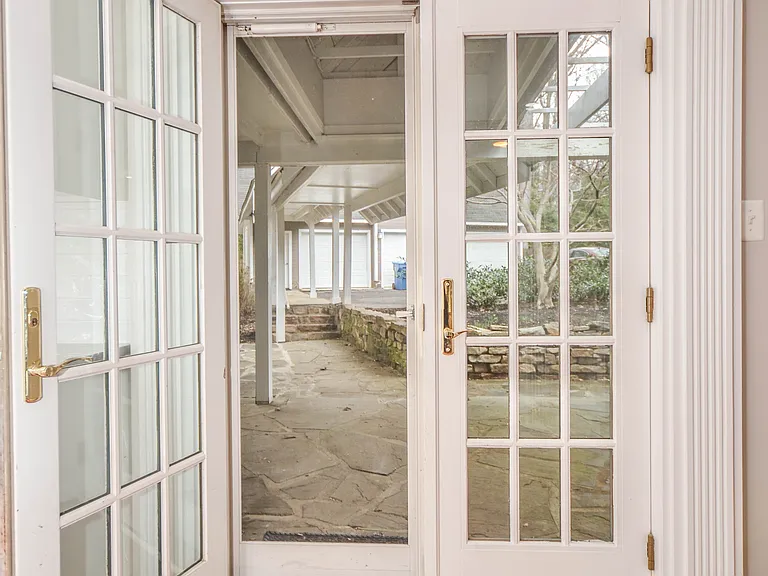 9108 Weant Dr — Photo 17