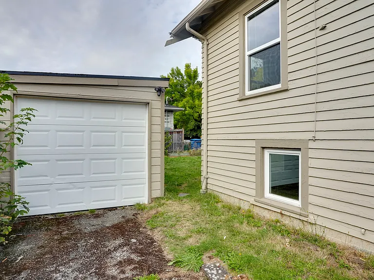2718 E Fir St — Photo 3