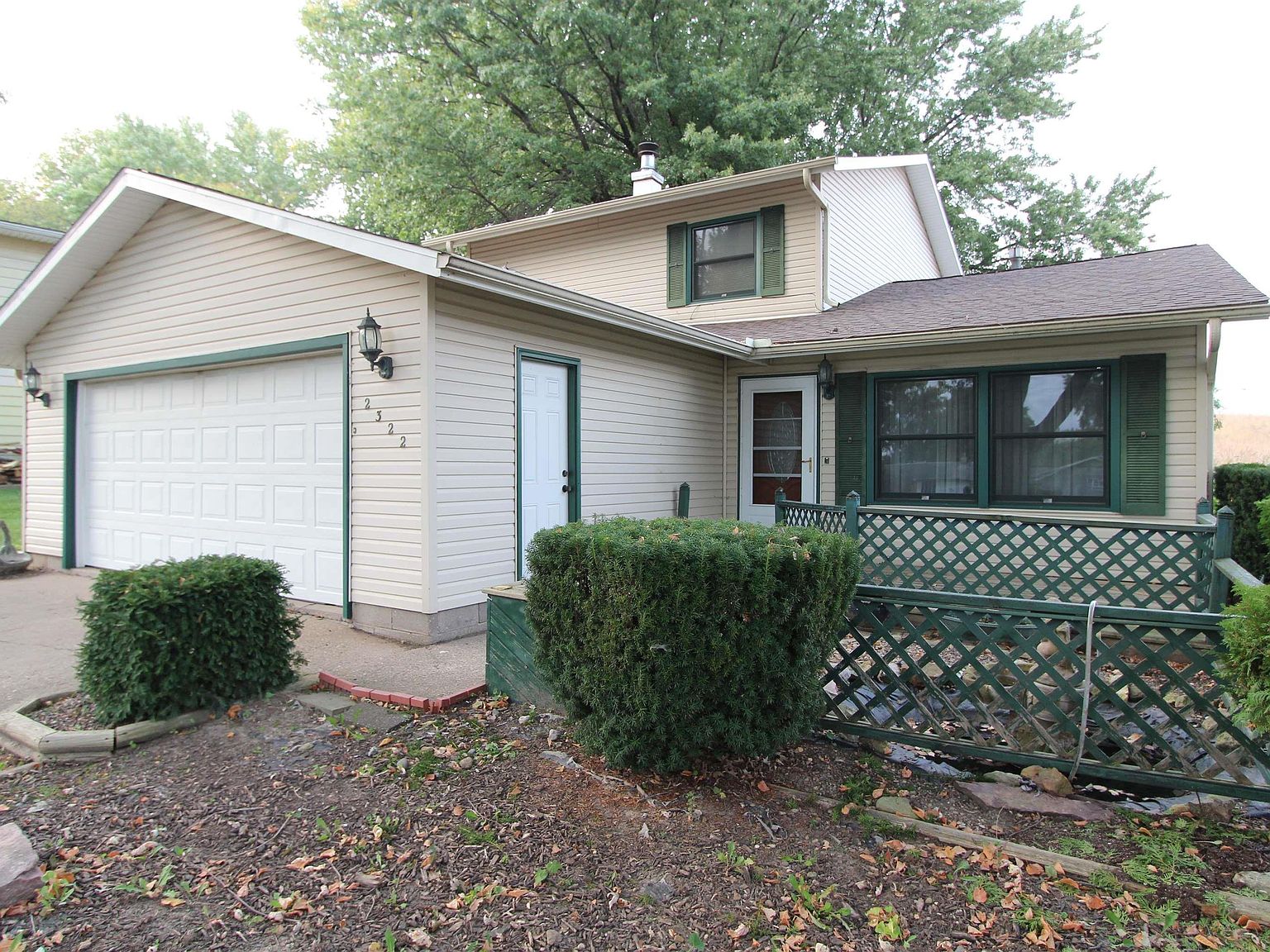 2322 Cameron Dr, Clinton, IA 52732 | Zillow