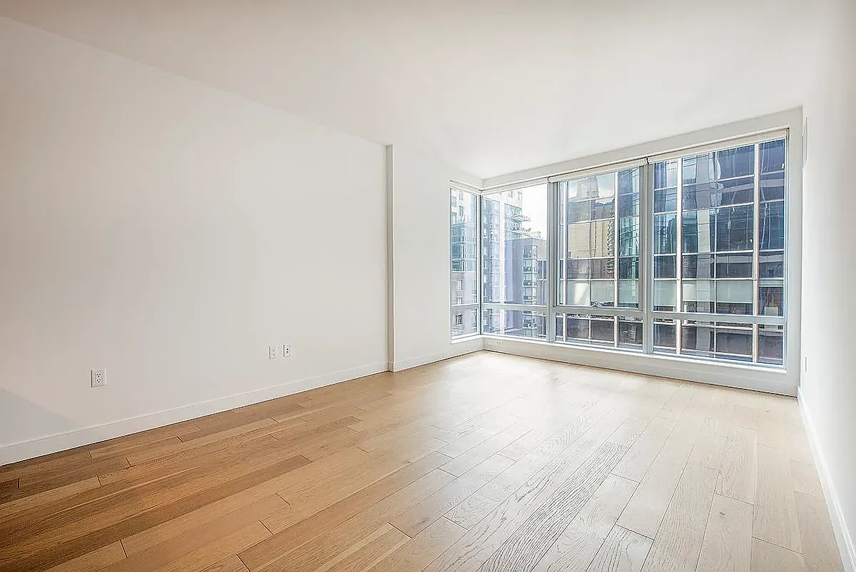 225 East 39th Street — Photo 2