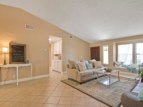 5th image of 1760 Beechwood Ct