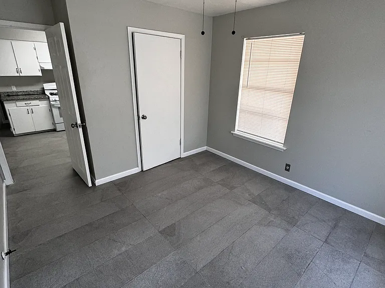1005 W Martin St — Photo 9