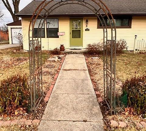 4th image of 1400 Macarthur Dr