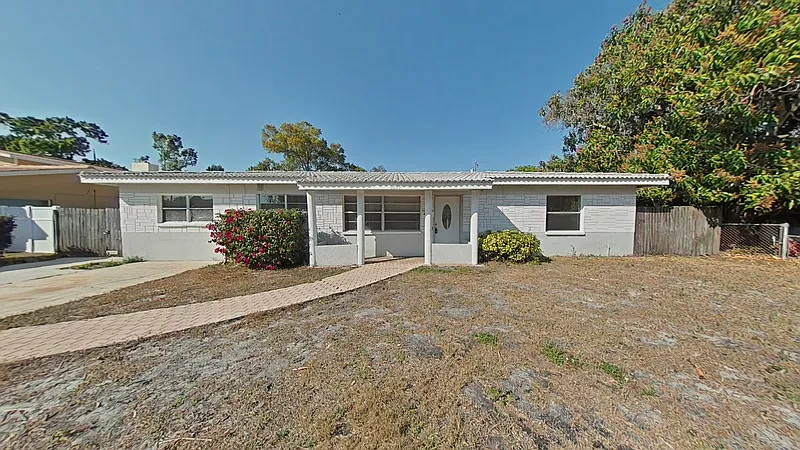 3 bed, 1.0 bath, 1392 sqft, $1,895 — Photo 2