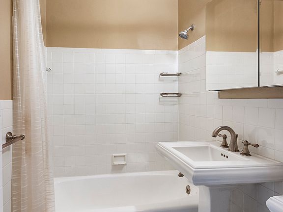 4th image of 101 W 12th St APT 11D