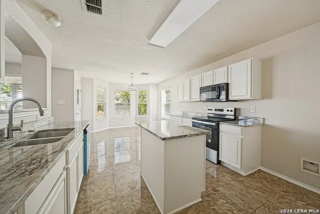 4 bed, 2.5 bath, 2153 sqft, $1,900 — Photo 2