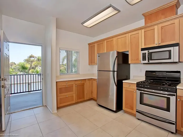 1415 N Vulcan Ave #12 — Photo 2