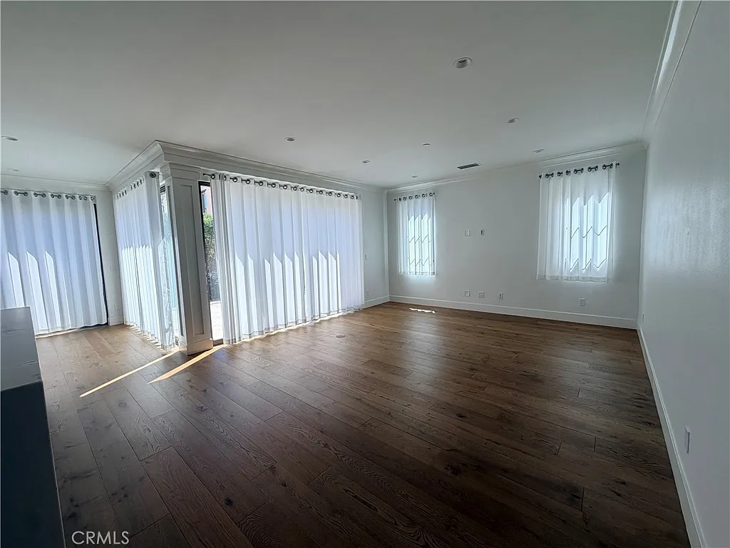 3 bed, 2.5 bath, 1920 sqft, $5,400 — Photo 4
