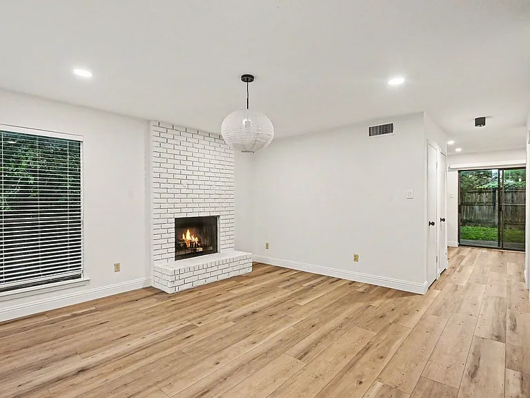 2101 Mistletoe Ave — Photo 3