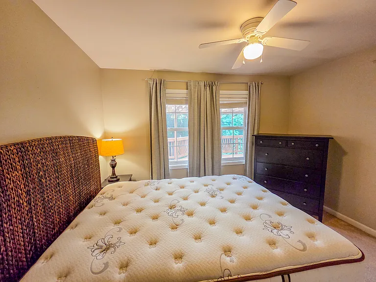 8401 Kennedy Dr — Photo 37