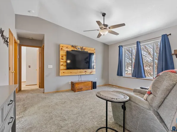 509 Aana Ave, Baltic, SD 57003