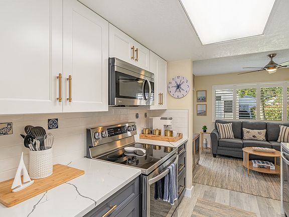 4th image of 532 Beach Park Ln #532