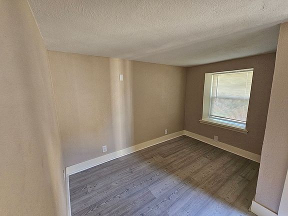 2nd image of 2015 Avenue Garage APT L-77550
