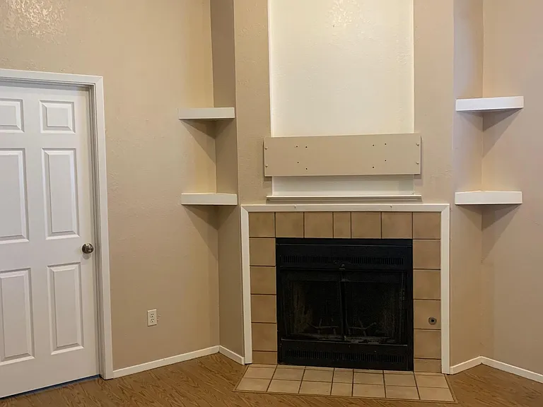 1322 Zephyr Ln — Photo 4