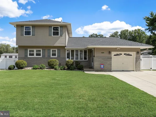 622 Pasadena Dr, Magnolia, NJ 08049