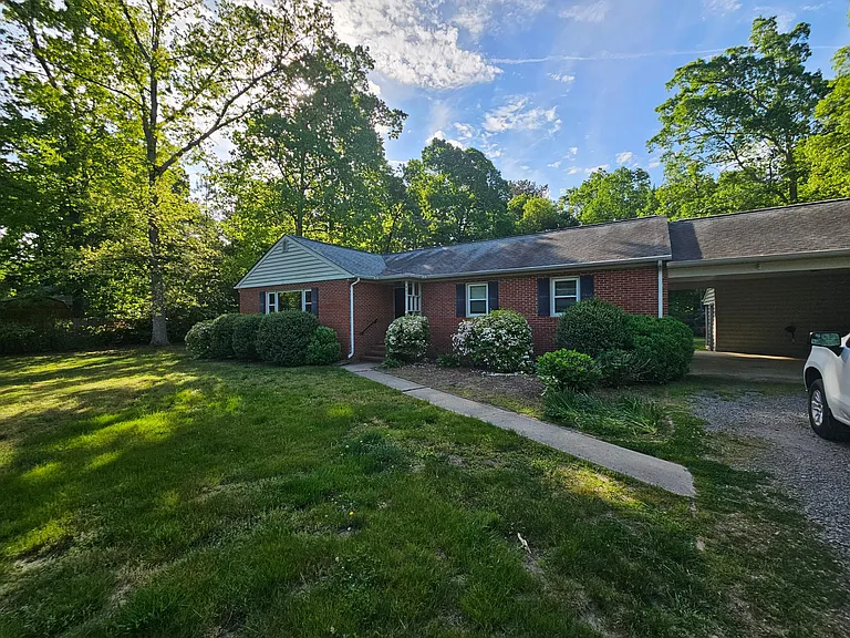 9077 Edgewater Cir — Photo 2