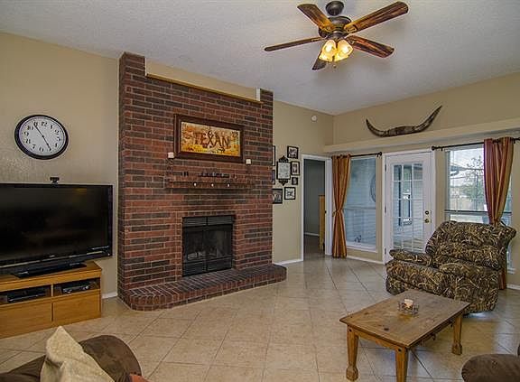 4th image of 817 Parkwest Blvd
