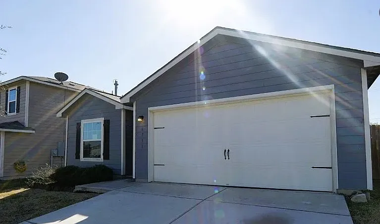 6731 Rosenthal Pass — Photo 2