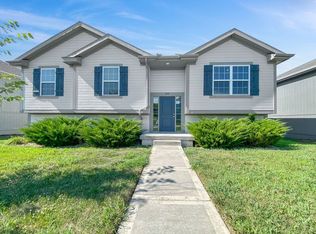 214 Ramblewood Dr, Raymore, MO 64083