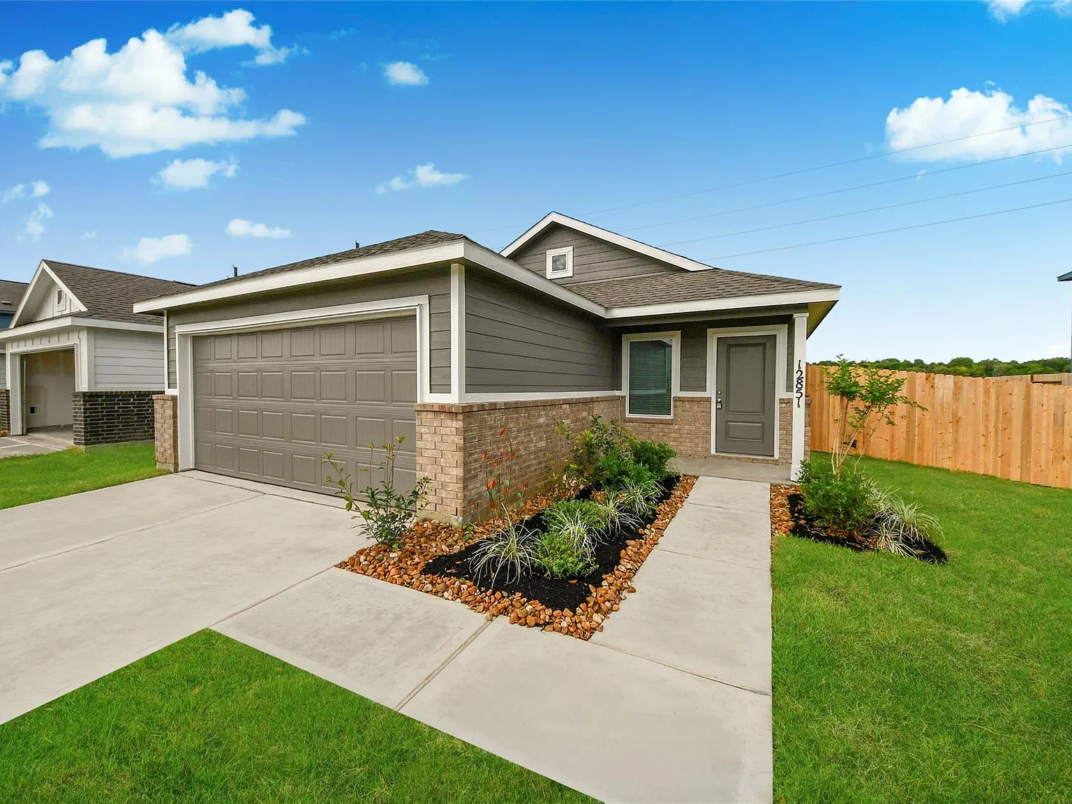 4 bed, 2.0 bath, 1607 sqft, $1,910 — Photo 3