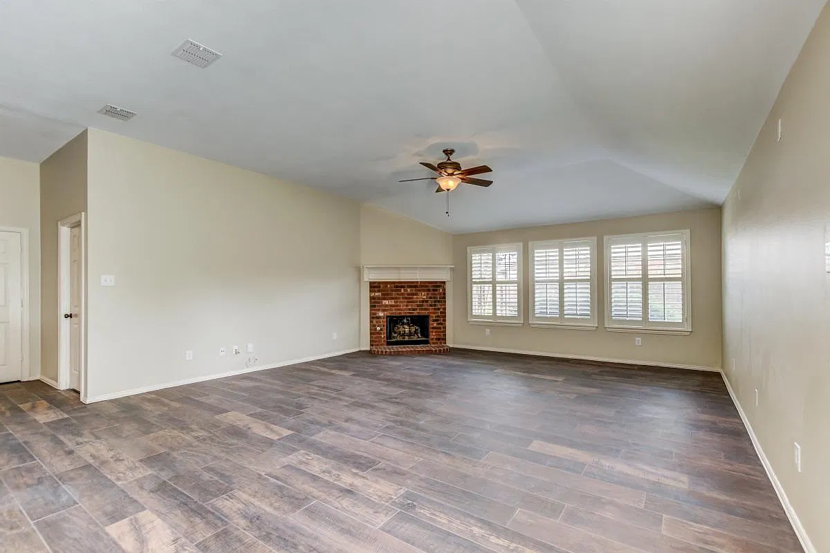3 bed, 1994 sqft, $2,350 — Photo 4
