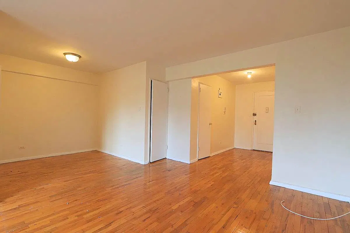 1745 East 12th Street — Photo 4