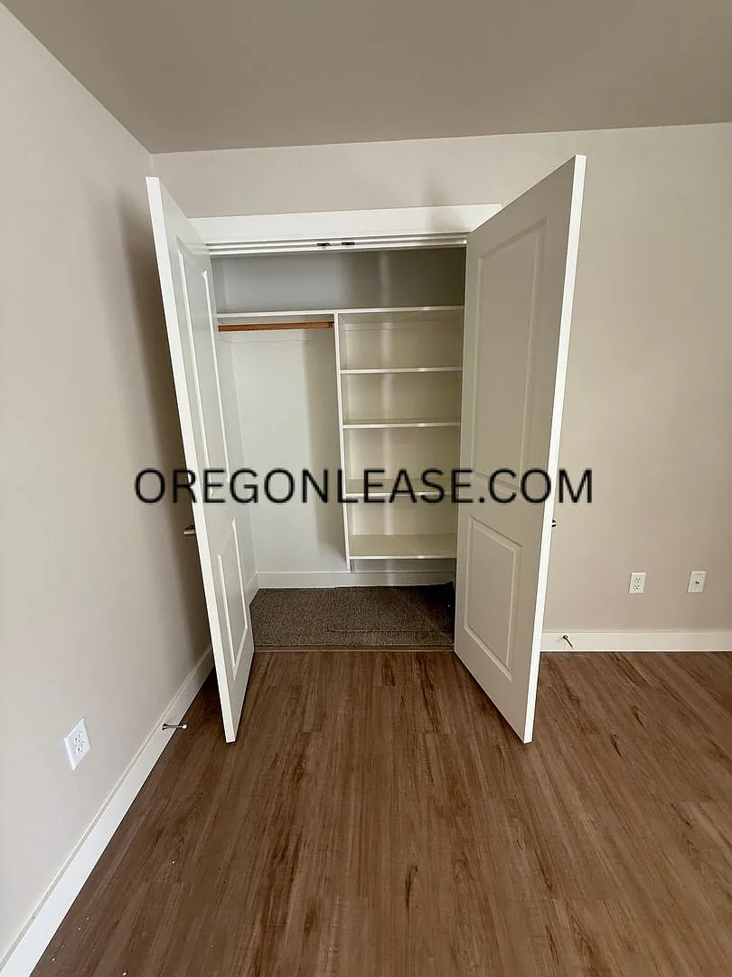 Newer 2-Bedroom Apartment located off Jasper rd in South Springfield — Photo 4