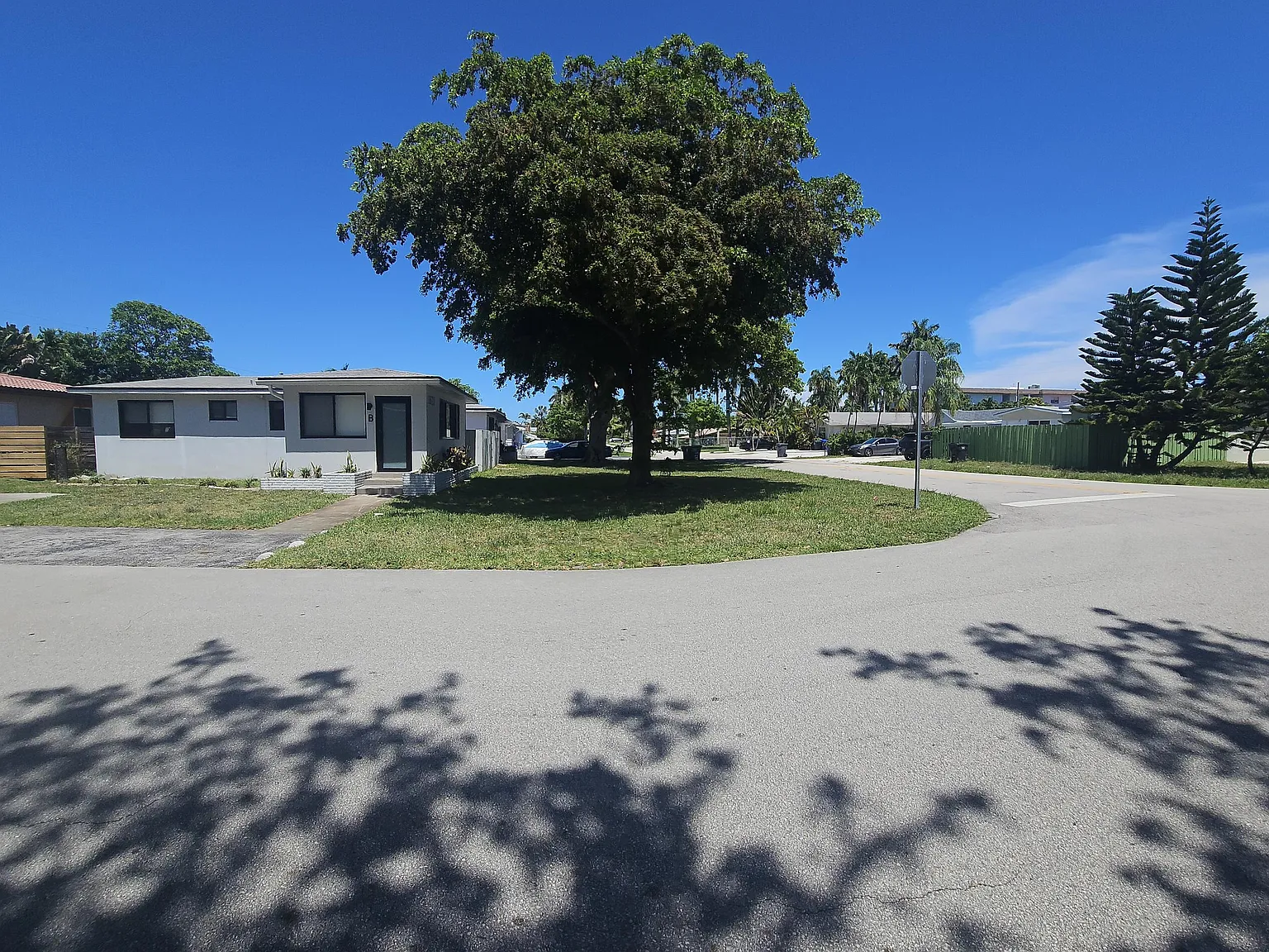 3 bed, 2.0 bath, 1168 sqft, $2,600 — Photo 3