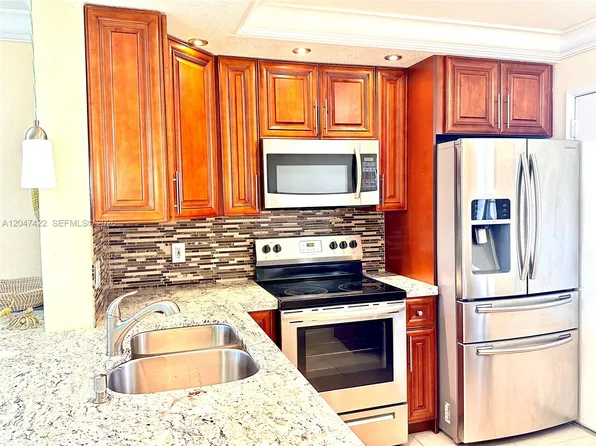 500 NE 12th Ave APT 705, Hallandale, FL 33009