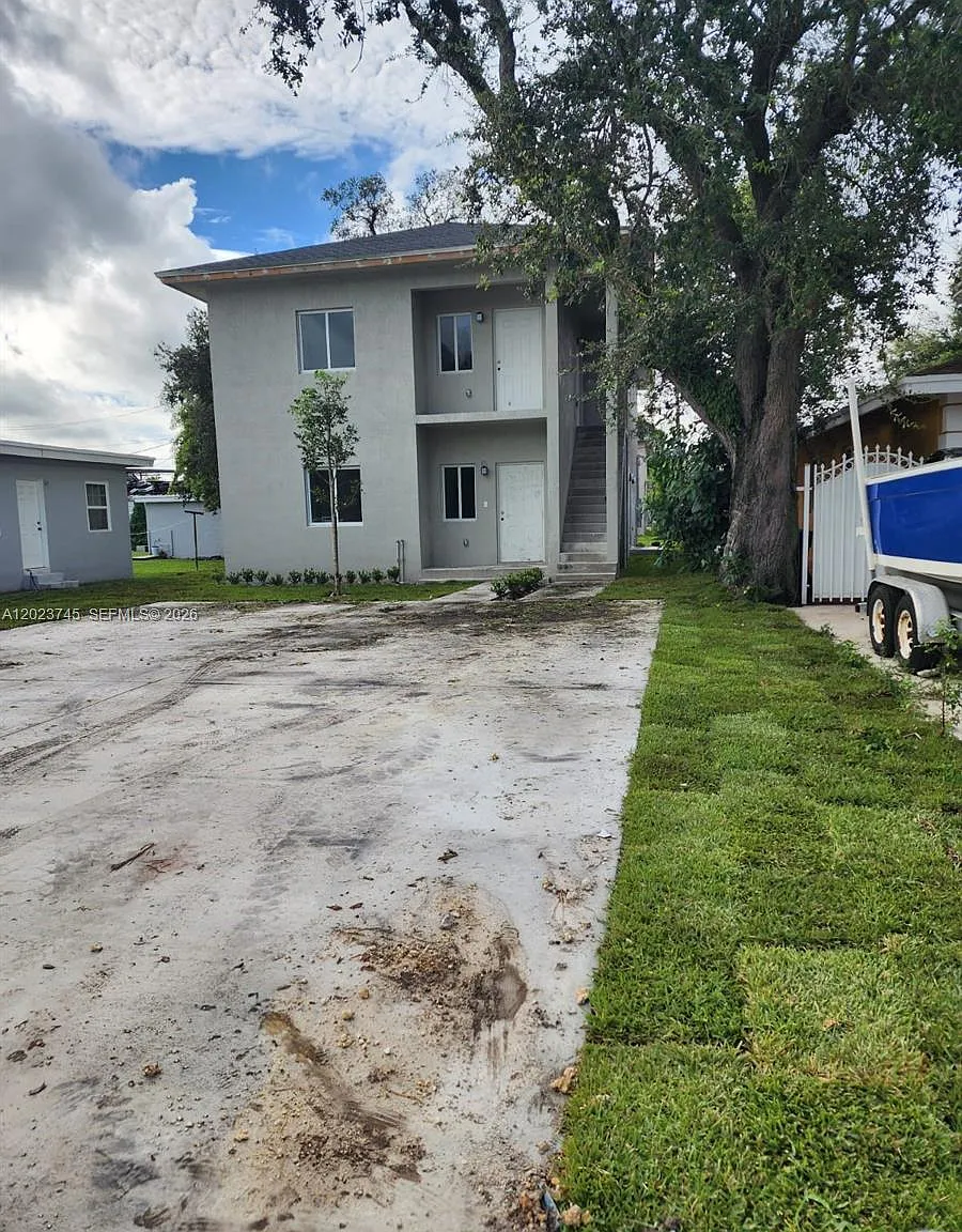 Hialeah Heights — Photo 1