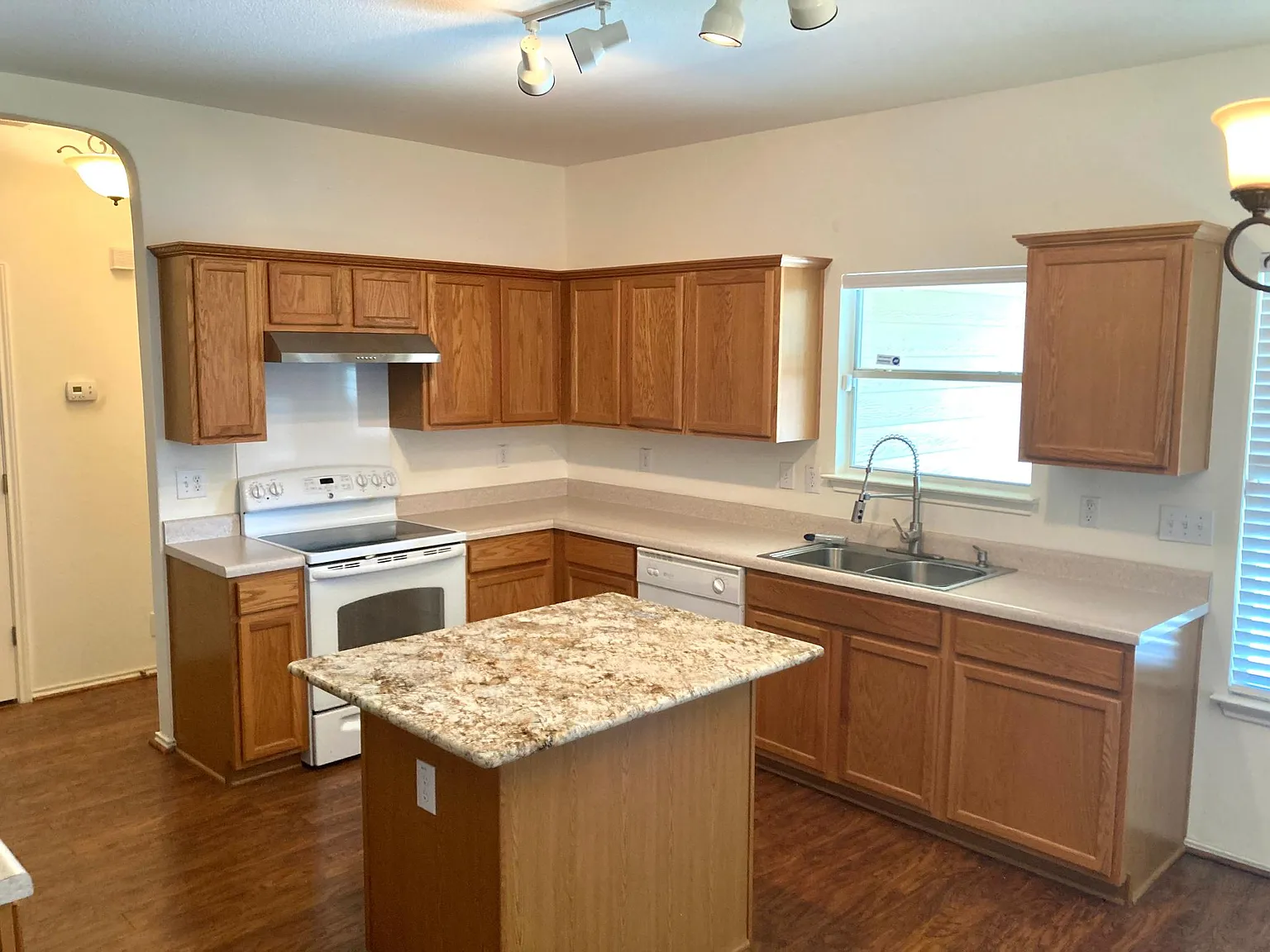 2444 Medina Dr — Photo 2