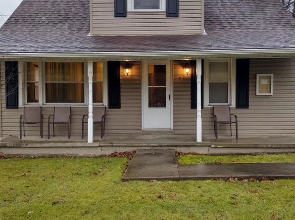 7 College Hill Dr, Philippi, WV 26416