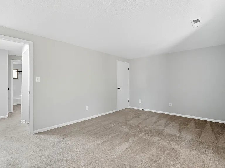 Coventry Court Townhomes — Photo 17