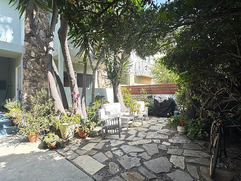 Shared front yard