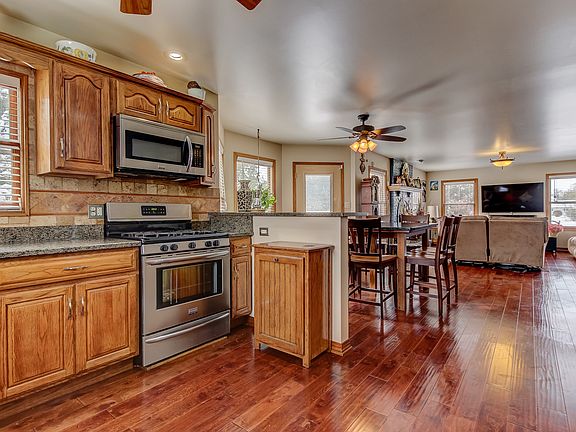 5th image of 12115 Oakcrest Dr