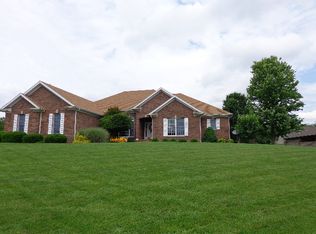 2202 Brentwood Dr, Marion, IL 62959