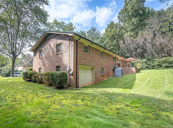 5th image of 2907 Woodstream Dr