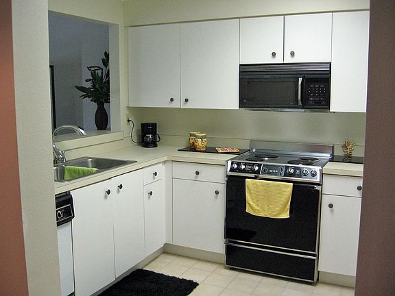 Fully applianced kitchen