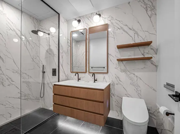 5 Court Square West image 3 of 8