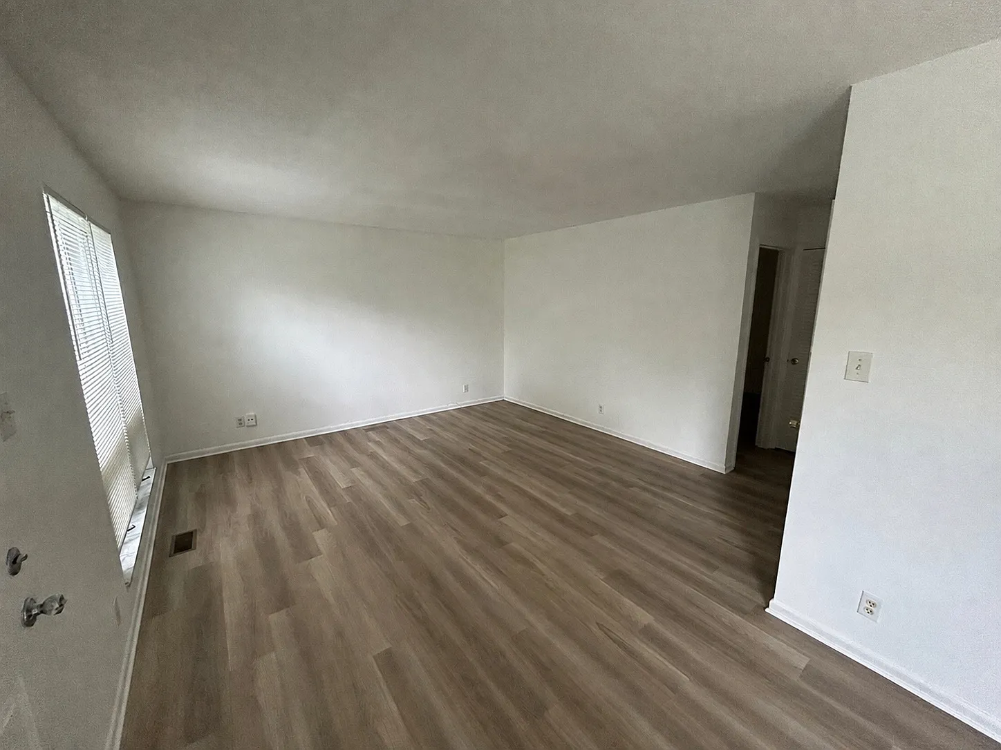 2 bed, 827 sqft, $1,100 — Photo 2