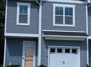 1 Acacia Rd, Hampstead, NC 28443